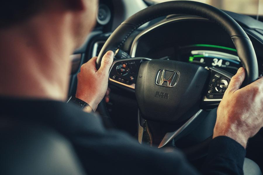 Детали интерьера Honda CR-V Hybrid 2018 года  (EU) (фото 42 из 56)